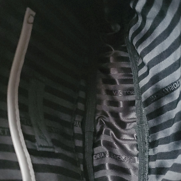 NWOT Victoria's secret crossbody gray - Picture 9 of 11